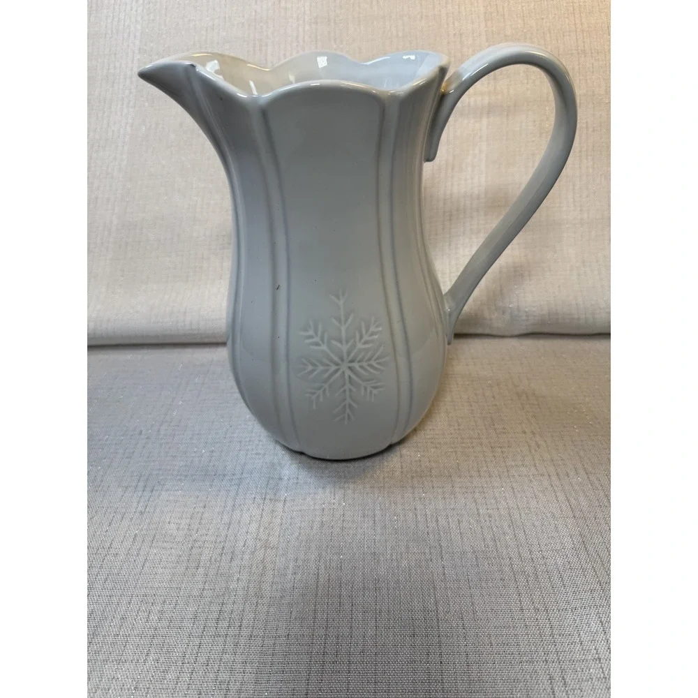 Lenox Alpine Carved Pitcher 64-oz - New in‎ Box Winter Snowflake Ski Cozy